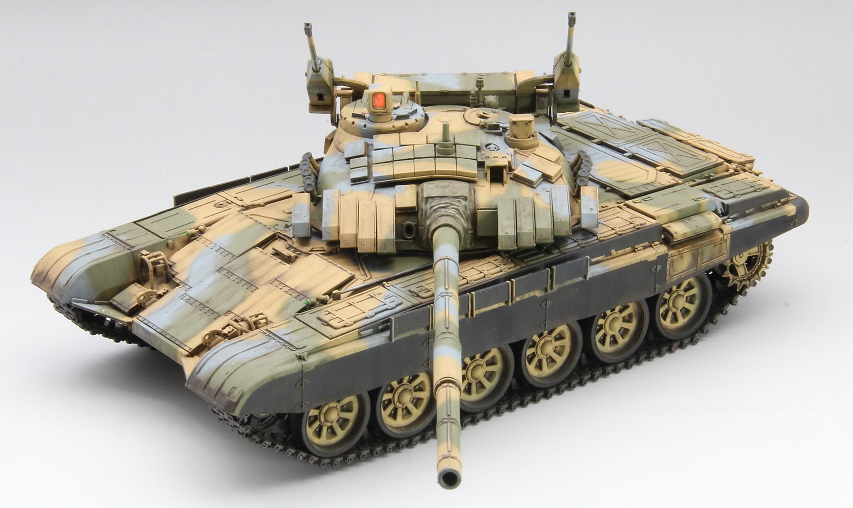 Amusing Hobby T-72M2 Moderna Slovakian MBT 1/35